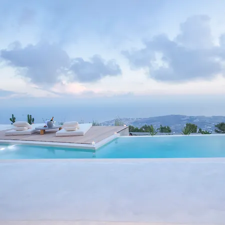 Santorini Heights 4* Pýrgos