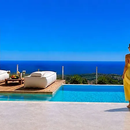 Santorini Heights 4*