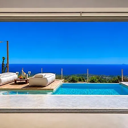 מלון Santorini Heights 4*