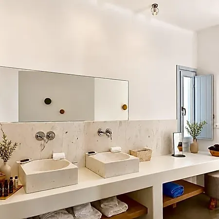 מלון Santorini Heights 4*