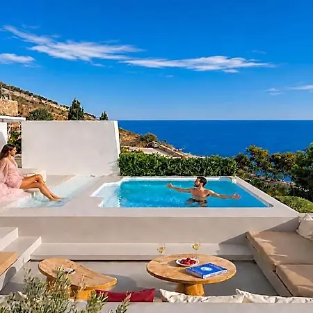 Santorini Heights 4* Pýrgos
