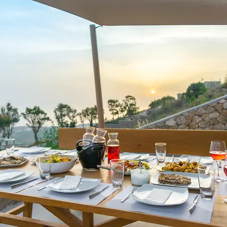 Santorini Heights 4* Pýrgos