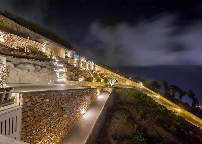 Santorini Heights 4*