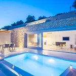 Santorini Heights Hotel